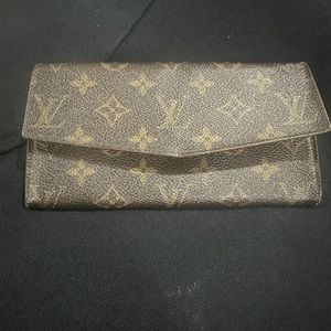 LV Mono wallet. Really good condition.  Purchased last year from Bagriculture.